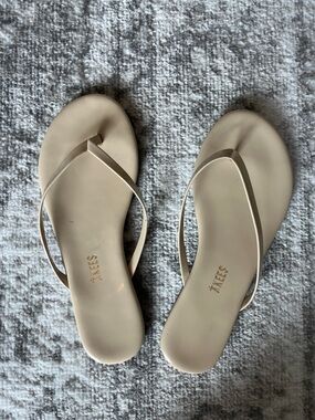 TKEES SANDALS